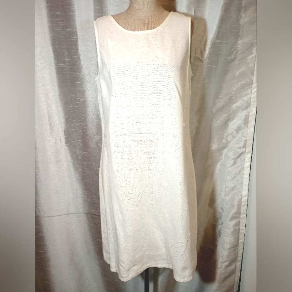 Hillard Hanson White Shift Dress, sleeveless linen, beaded floral, knee Lngth,10